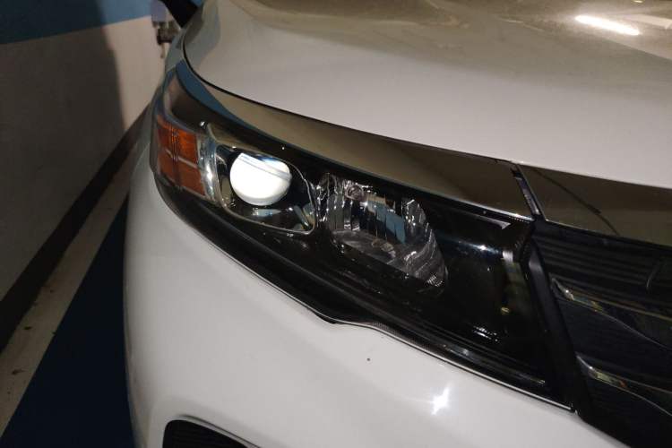Used GAC Trumpchi GS3 2017 150N Automatic Elite Edition Right Front Headlight