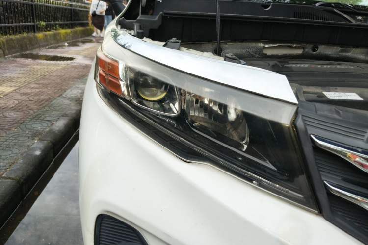 Used GAC Trumpchi GS3 2017 200T Automatic Elite Edition Right Front Headlight