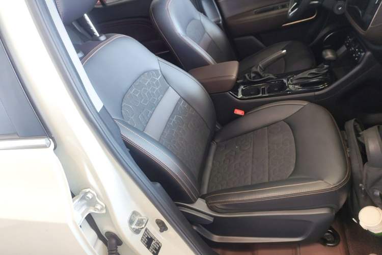 Used GAC Trumpchi GS3 2017 150N Automatic Elite Edition Right Front Seat