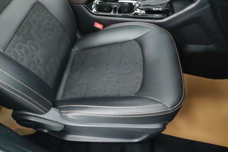 Used GAC Trumpchi GS3 2017 150N Automatic Elite Edition Right Front Seat