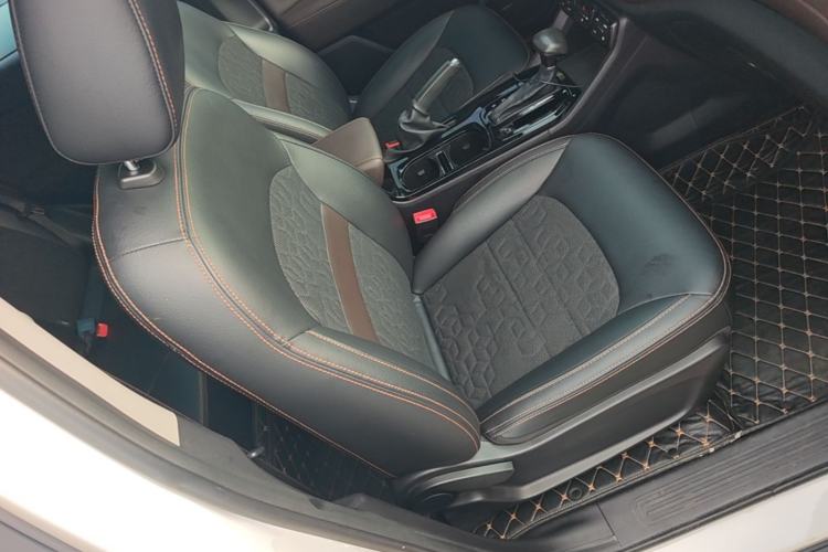 Used GAC Trumpchi GS3 2017 150N Automatic Elite Edition Right Front Seat