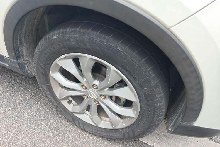 Used GAC Trumpchi GS3 2017 150N Automatic Elite Edition Right Front Wheel Hub