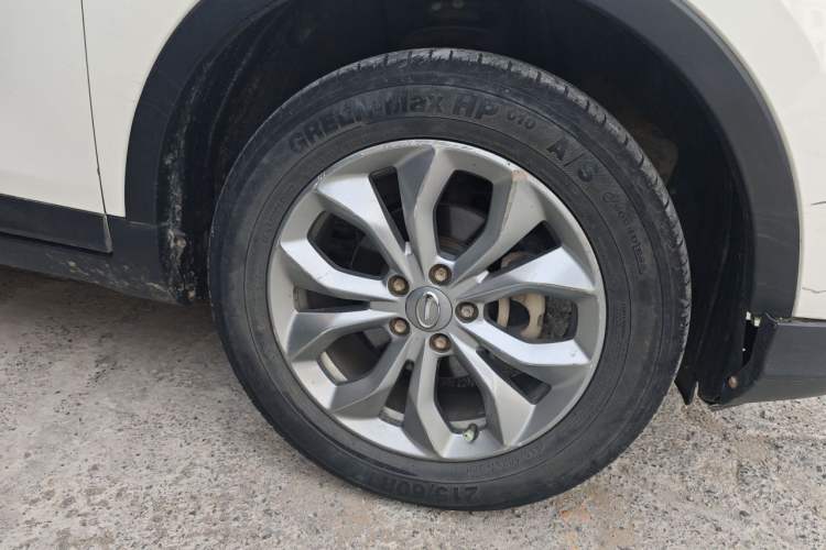 Used GAC Trumpchi GS3 2017 150N Automatic Elite Edition Right Front Wheel Hub
