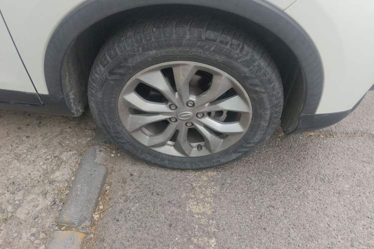 Used GAC Trumpchi GS3 2017 150N Automatic Elite Edition Right Front Wheel Hub
