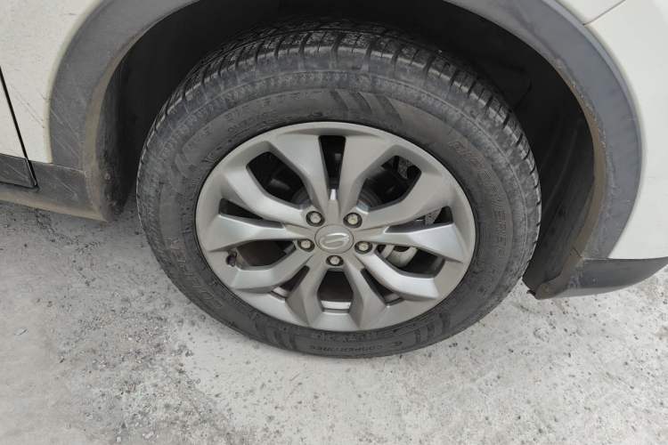 Used GAC Trumpchi GS3 2017 150N Automatic Elite Edition Right Front Wheel Hub