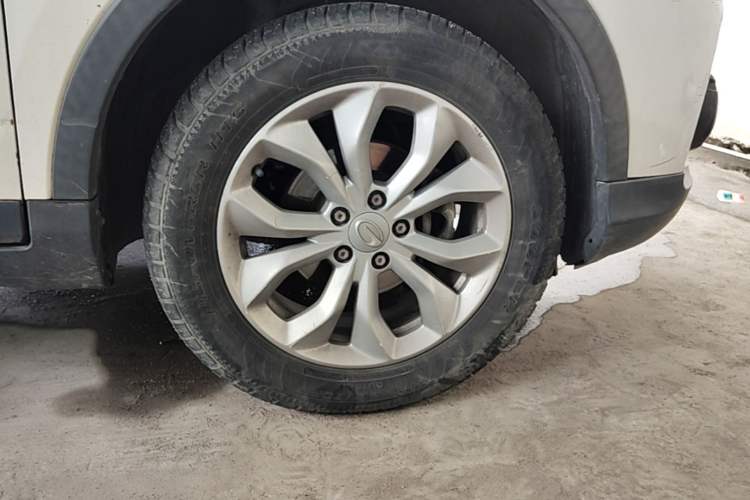 Used GAC Trumpchi GS3 2017 150N Automatic Elite Edition Right Front Wheel Hub