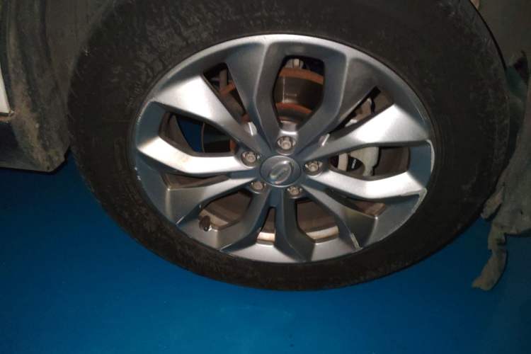 Used GAC Trumpchi GS3 2017 150N Automatic Elite Edition Right Front Wheel Hub