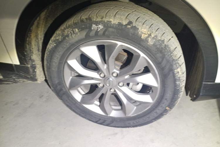 Used GAC Trumpchi GS3 2017 150N Automatic Elite Edition Right Front Wheel Hub