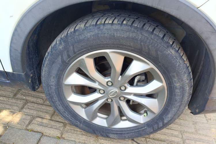 Used GAC Trumpchi GS3 2017 150N Automatic Elite Edition Right Front Wheel Hub