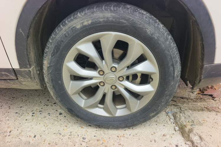 Used GAC Trumpchi GS3 2017 150N Automatic Elite Edition Right Front Wheel Hub
