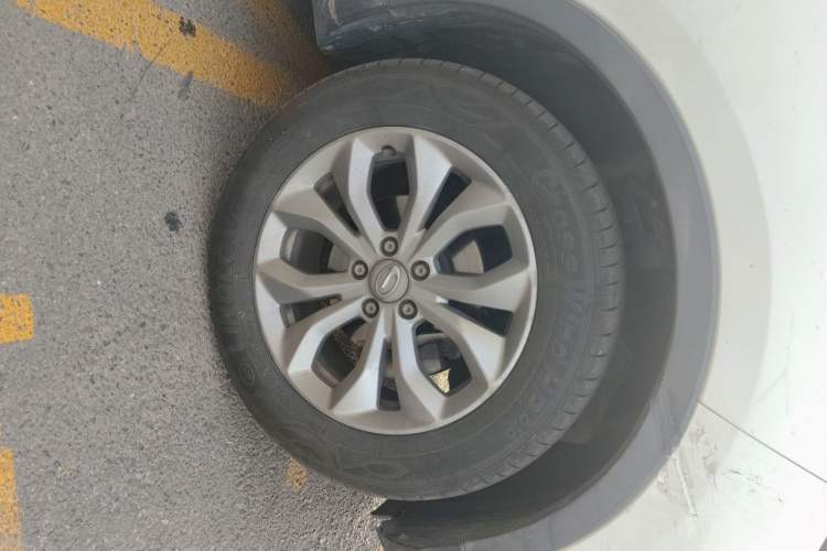 Used GAC Trumpchi GS3 2017 150N Automatic Elite Edition Right Front Wheel Hub