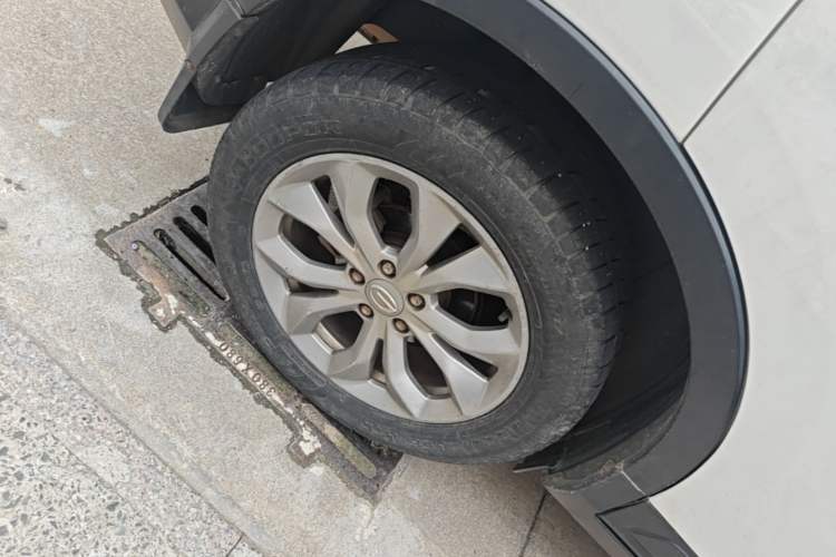 Used GAC Trumpchi GS3 2017 150N Automatic Elite Edition Right Rear Wheel Hub
