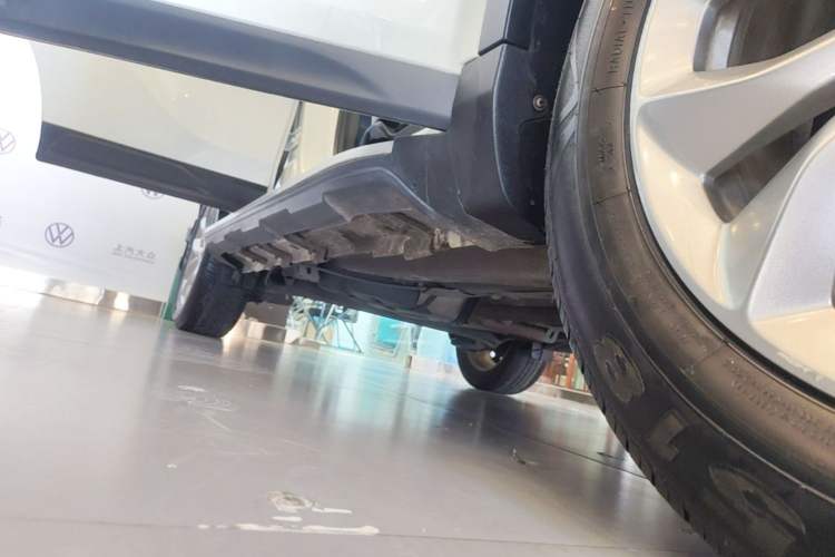 Used GAC Trumpchi GS3 2017 150N Automatic Elite Edition Right Side Sill