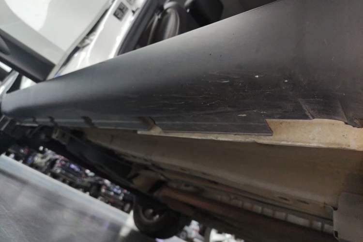 Used GAC Trumpchi GS3 2017 150N Automatic Elite Edition Right Side Sill