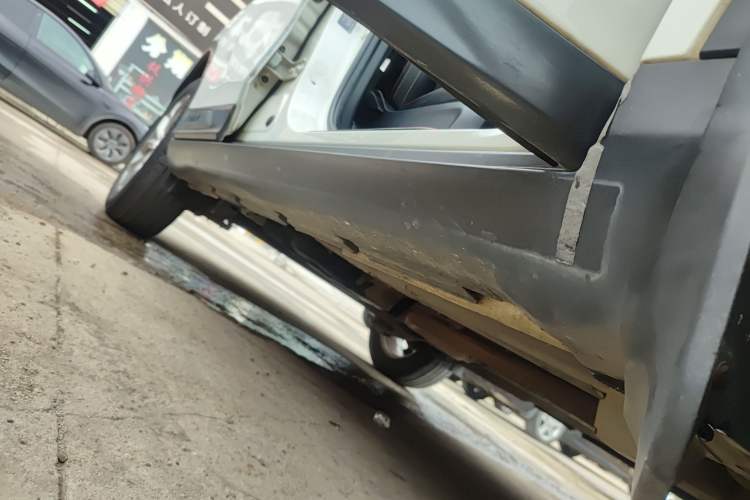 Used GAC Trumpchi GS3 2017 150N Automatic Elite Edition Right Side Sill