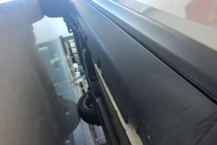Used GAC Trumpchi GS3 2017 150N Automatic Elite Edition Right Side Sill