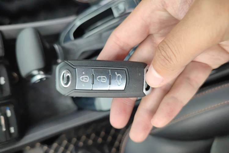 Used GAC Trumpchi GS3 2017 200T Automatic Luxury Edition Vehicle Key