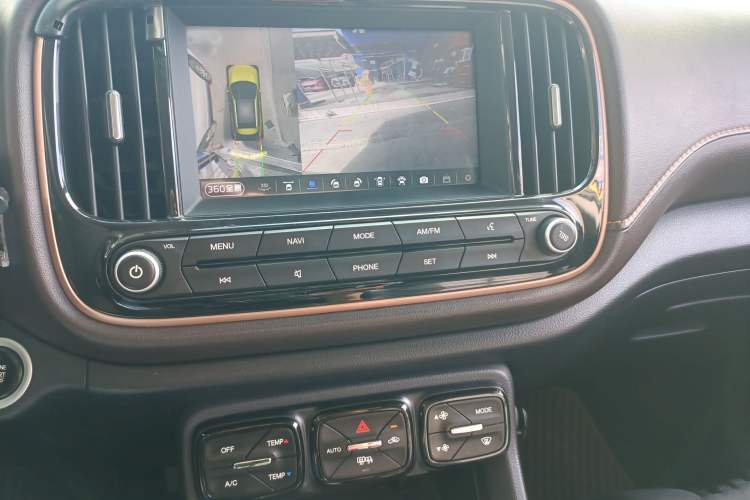 Used GAC Trumpchi GS3 2017 200T Automatic Luxury Edition Audio And AC Panel