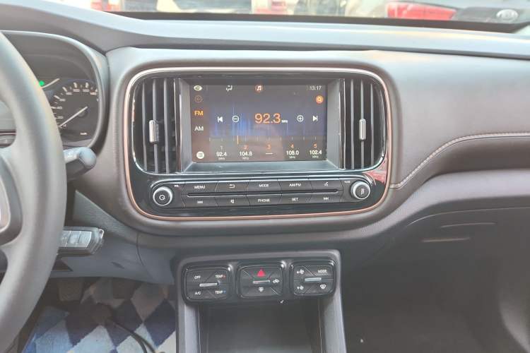 Used GAC Trumpchi GS3 2017 150N Manual Elite Edition Audio And AC Panel