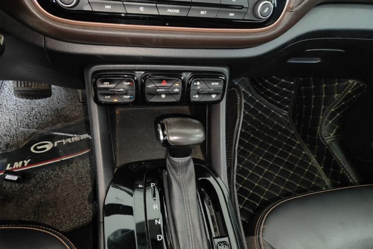 Used GAC Trumpchi GS3 2017 150N Automatic Elite Edition Audio And AC Panel