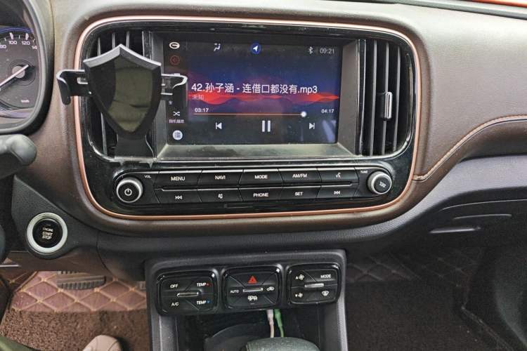 Used GAC Trumpchi GS3 2017 200T Automatic Luxury Edition Audio And AC Panel