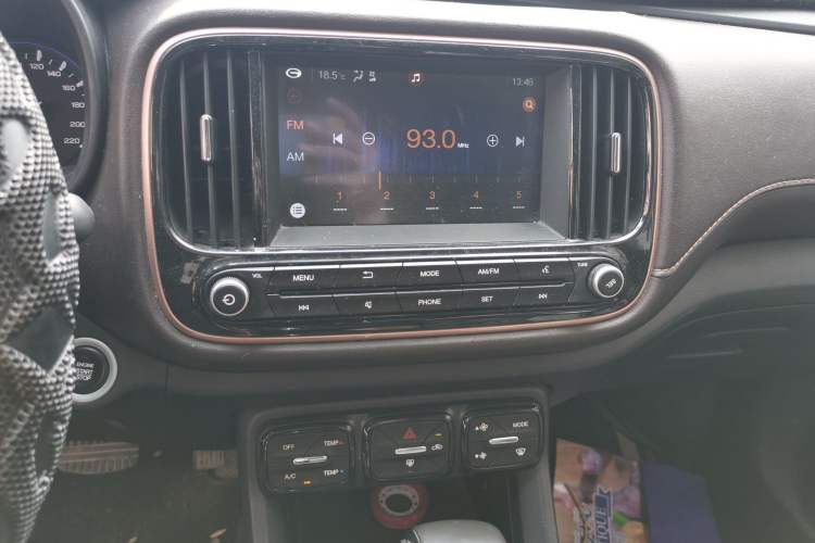 Used GAC Trumpchi GS3 2017 200T Automatic Elite Edition Audio And AC Panel