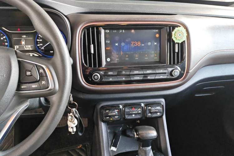 Used GAC Trumpchi GS3 2017 150N Automatic Elite Edition Audio And AC Panel