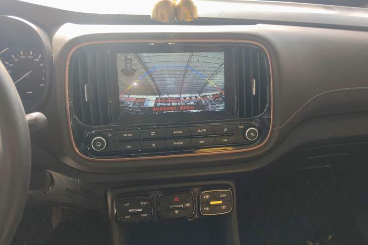 Used GAC Trumpchi GS3 2017 150N Automatic Elite Edition Audio And AC Panel