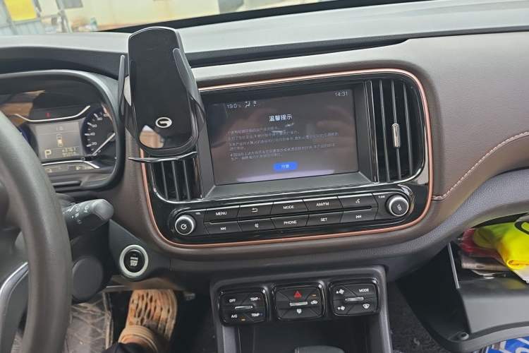 Used GAC Trumpchi GS3 2017 200T Automatic Elite Edition Audio And AC Panel