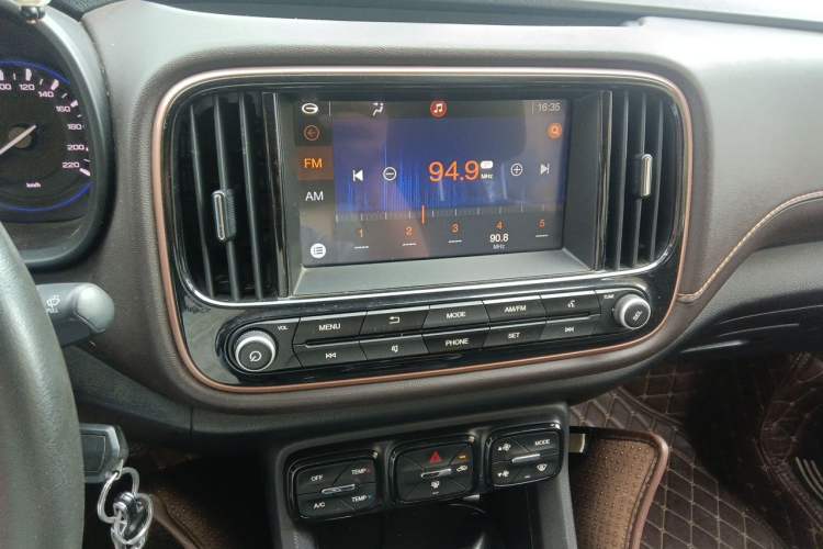 Used GAC Trumpchi GS3 2017 150N Manual Elite Edition Audio And AC Panel