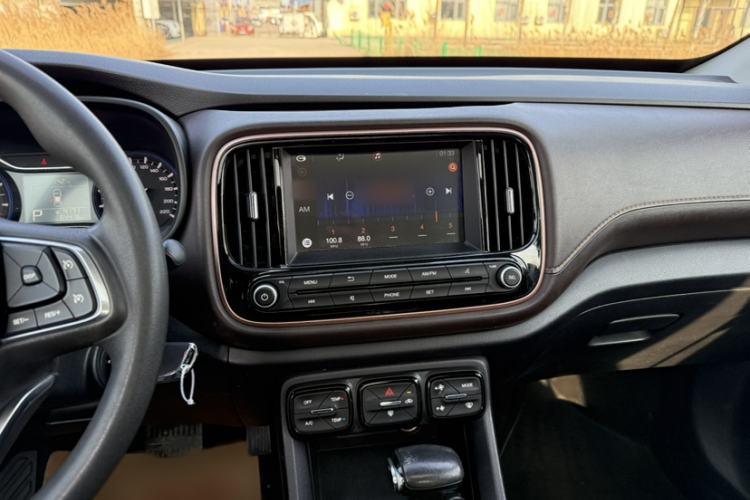 Used GAC Trumpchi GS3 2017 150N Automatic Elite Edition Audio And AC Panel