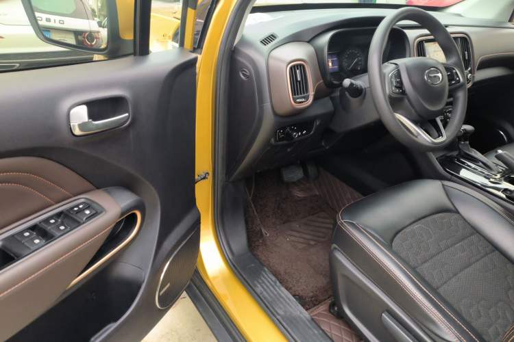 Used GAC Trumpchi GS3 2017 150N Automatic Elite Edition Driver Seat