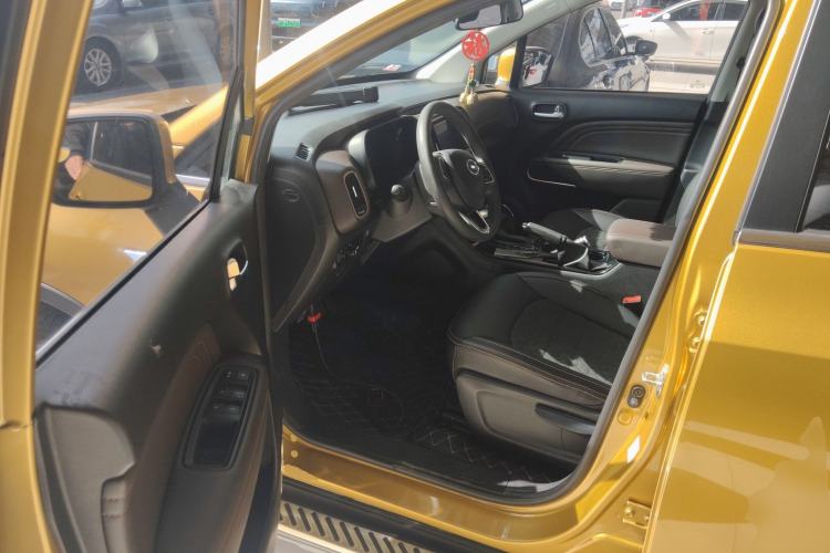 Used GAC Trumpchi GS3 2017 150N Automatic Elite Edition Driver Seat