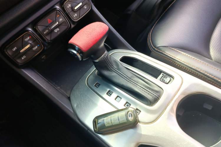 Used GAC Trumpchi GS3 2017 200T Automatic Luxury Edition Gear Lever