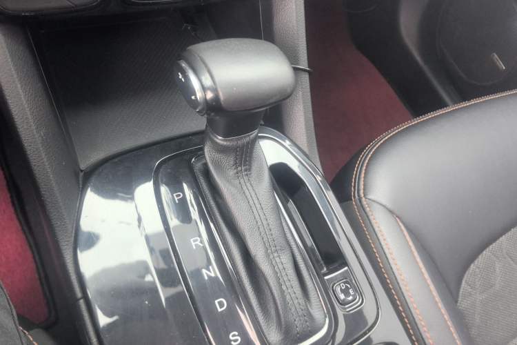 Used GAC Trumpchi GS3 2017 150N Automatic Elite Edition Gear Lever