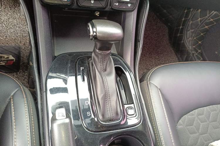 Used GAC Trumpchi GS3 2017 150N Automatic Elite Edition Gear Lever