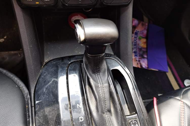 Used GAC Trumpchi GS3 2017 200T Automatic Elite Edition Gear Lever