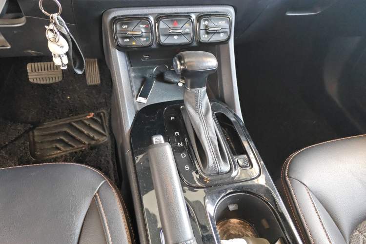 Used GAC Trumpchi GS3 2017 150N Automatic Elite Edition Gear Lever