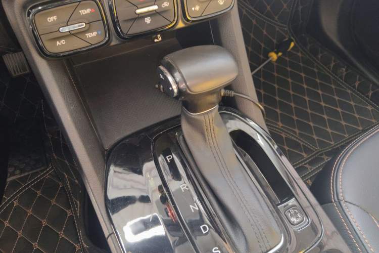 Used GAC Trumpchi GS3 2017 150N Automatic Elite Edition Gear Lever