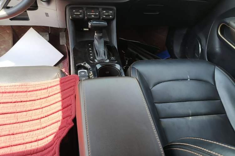 Used GAC Trumpchi GS3 2017 200T Automatic Luxury Edition Gear Lever
