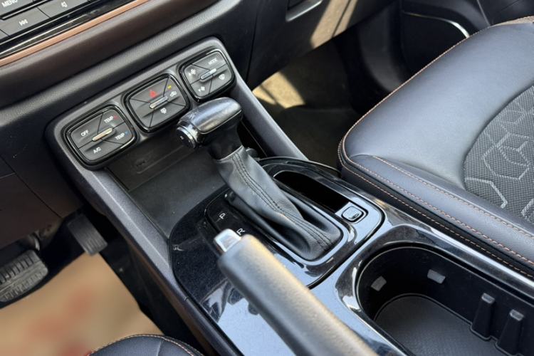 Used GAC Trumpchi GS3 2017 150N Automatic Elite Edition Gear Lever