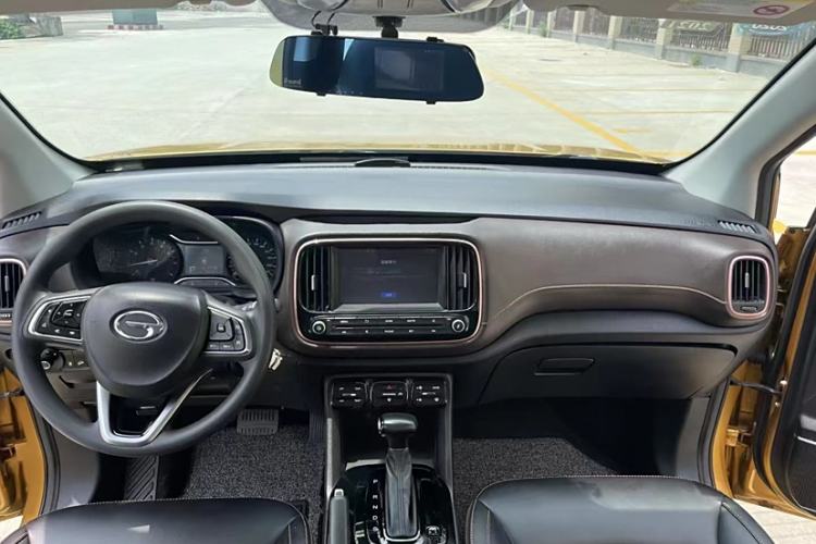 Used GAC Trumpchi GS3 2017 150N Automatic Elite Edition Interior 2