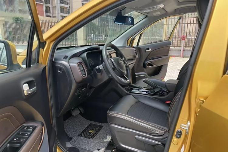 Used GAC Trumpchi GS3 2017 150N Automatic Elite Edition Interior 3