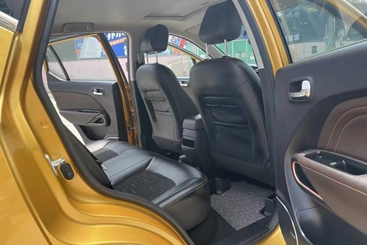 Used GAC Trumpchi GS3 2017 150N Automatic Elite Edition Interior 4