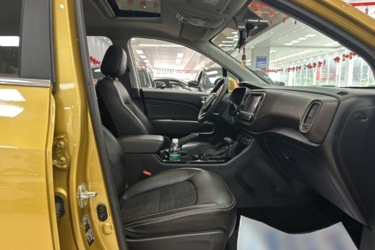 Used GAC Trumpchi GS3 2017 150N Automatic Elite Edition Interior 7