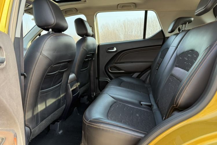 Used GAC Trumpchi GS3 2017 150N Automatic Elite Edition Interior 9
