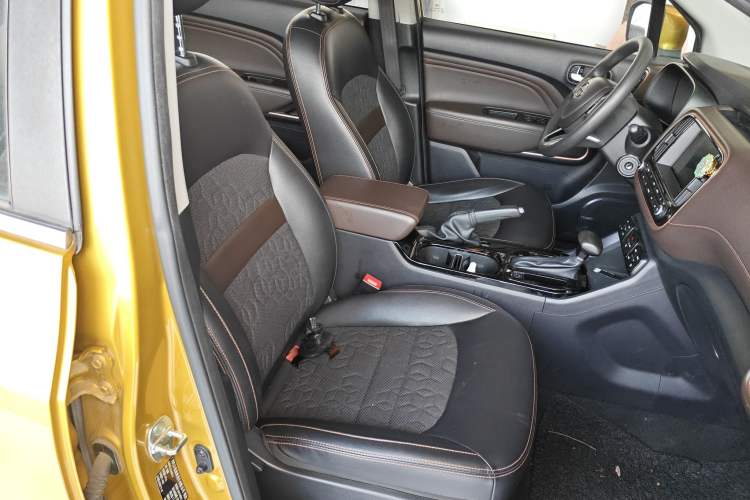 Used GAC Trumpchi GS3 2017 150N Automatic Elite Edition Right Front Seat