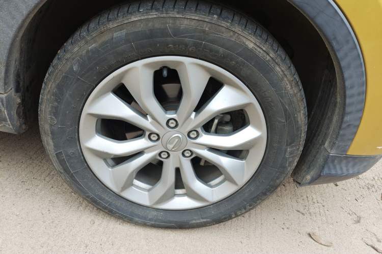 Used GAC Trumpchi GS3 2017 200T Automatic Elite Edition Right Front Wheel Hub