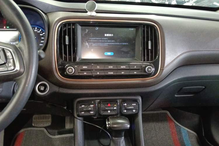 Used GAC Trumpchi GS3 2019 235T Automatic Elite Edition Audio And AC Panel