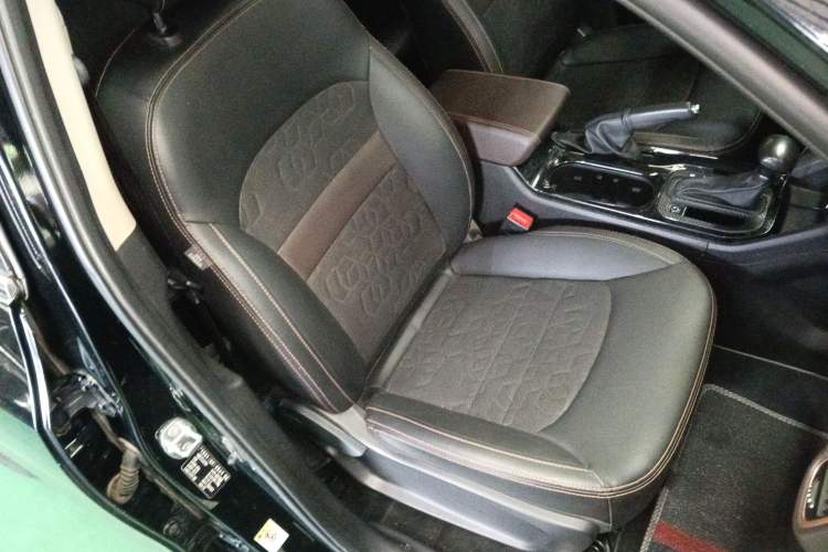 Used GAC Trumpchi GS3 2019 235T Automatic Elite Edition Right Front Seat